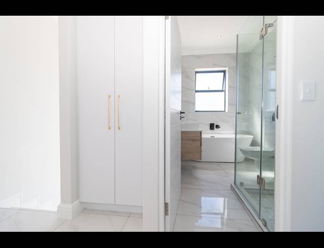 3 BEDROOM HOUSE FOR SALE IN SANDOWN